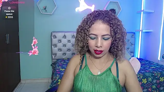 Snapshot of thalia_mills19 chatting on 10.11.25 thalia mills19 online show from 10.11.25