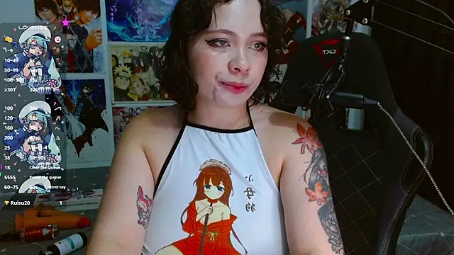 Snapshot of Lil-La chatting on 10.03.25 Lil-La online show from 10.03.25