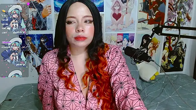 Snapshot of Lil-La chatting on 10.08.25 Lil-La online show from 10.08.25