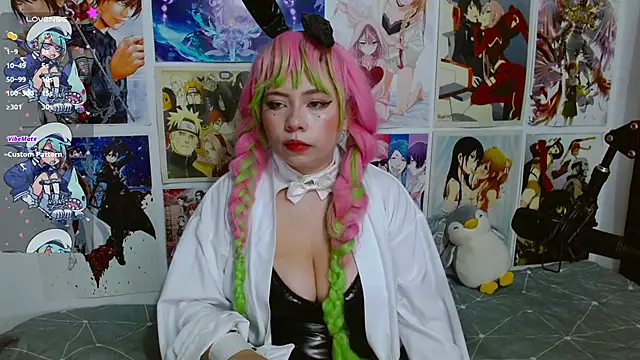 Snapshot of Lil-La chatting on 10.12.25 Lil-La online show from 10.12.25