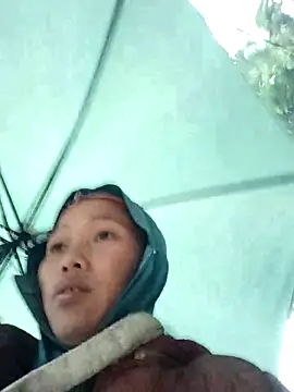 Snapshot of PhamPm70 chatting on 11.02.25 PhamPm70 online show from 11.02.25