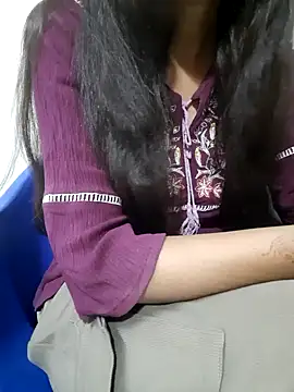 Snapshot of Aarti-kumri chatting on 10.16.25 Aarti-kumri online show from 10.16.25