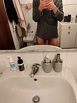 Snapshot of Baldassarre1990 chatting on 10.25.25 Baldassarre1990 online show from 10.25.25