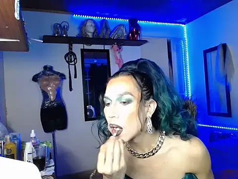 Snapshot of sashastarfire chatting on 09.24.25 sashastarfire online show from 09.24.25