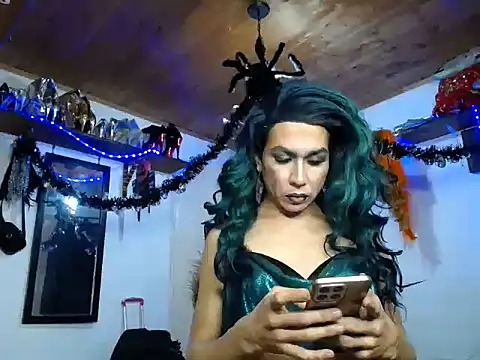 Snapshot of sashastarfire chatting on 10.29.25 sashastarfire online show from 10.29.25