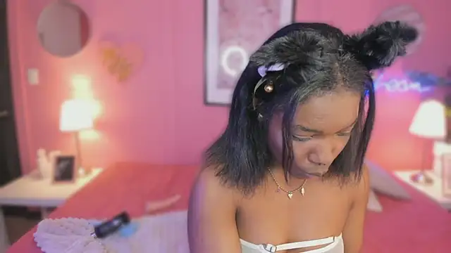Snapshot of Annia_DH chatting on 09.19.25 Annia DH online show from 09.19.25