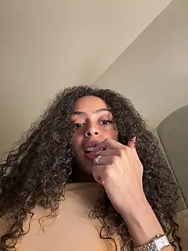 Snapshot of yasmingarcia chatting on 10.30.25 yasmingarcia online show from 10.30.25