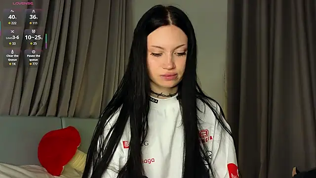 Alice 1n Wonderland  online show from 11.05.25