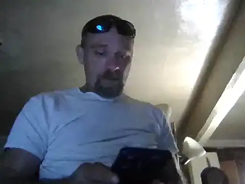 Snapshot of Eat_it_from_the_back chatting on 09.27.25 Eat it from the back online show from 09.27.25