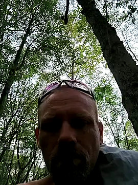 Snapshot of Eat_it_from_the_back chatting on 09.27.25 Eat it from the back online show from 09.27.25