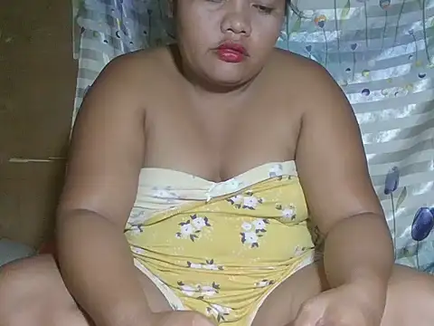 hot mom13 online show from 10.24.25