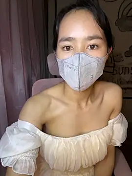 TiNa 04 online show from 10.11.25