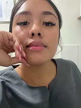 Snapshot of Mariaotalvaro chatting on 09.29.25 Mariaotalvaro online show from 09.29.25