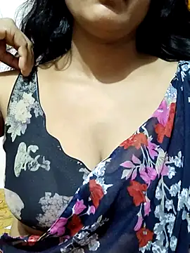 Snapshot of spicysuhana chatting on 10.04.25 spicysuhana online show from 10.04.25