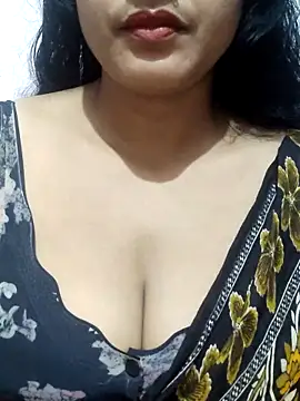 Snapshot of spicysuhana chatting on 10.08.25 spicysuhana online show from 10.08.25