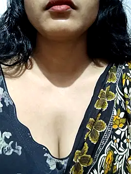 Snapshot of spicysuhana chatting on 10.11.25 spicysuhana online show from 10.11.25