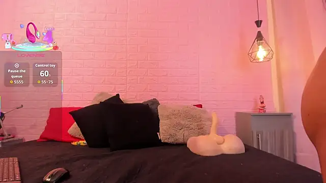 Snapshot of MayteLiu_ chatting on 10.15.25 MayteLiu online show from 10.15.25