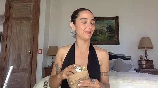 Snapshot of venuslibre chatting on 10.04.25 venuslibre online show from 10.04.25