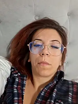 Snapshot of Anayssa_ chatting on 09.28.25 Anayssa online show from 09.28.25