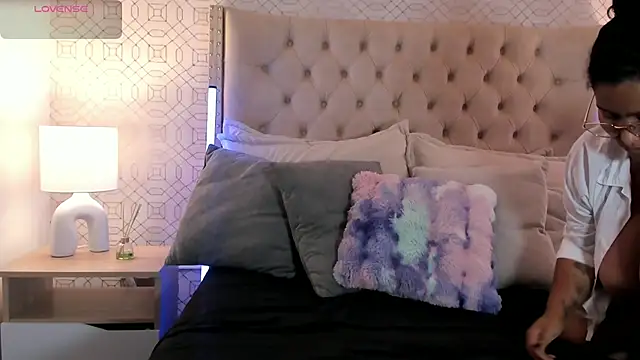 BellaNixs online show from 11.16.25