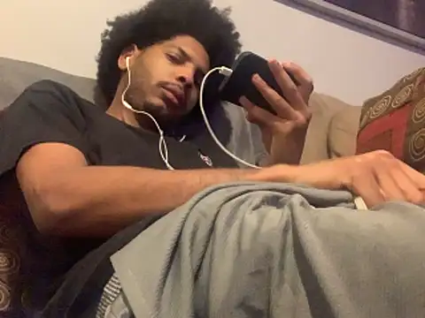 Snapshot of Insurance-03 chatting on 10.27.25 Insurance-03 online show from 10.27.25