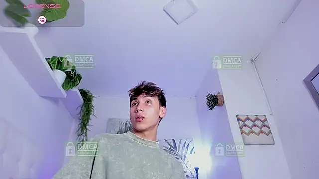 Snapshot of Twinkie_Hung chatting on 11.19.25 Twinkie Hung online show from 11.19.25