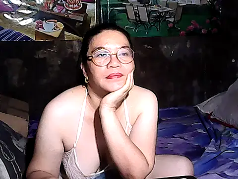 Snapshot of Adeline05 chatting on 09.14.25 Adeline05 online show from 09.14.25