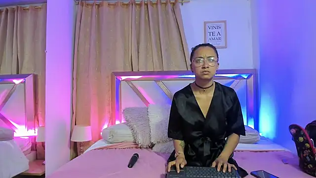 Snapshot of bravepetunia chatting on 10.03.25 bravepetunia online show from 10.03.25