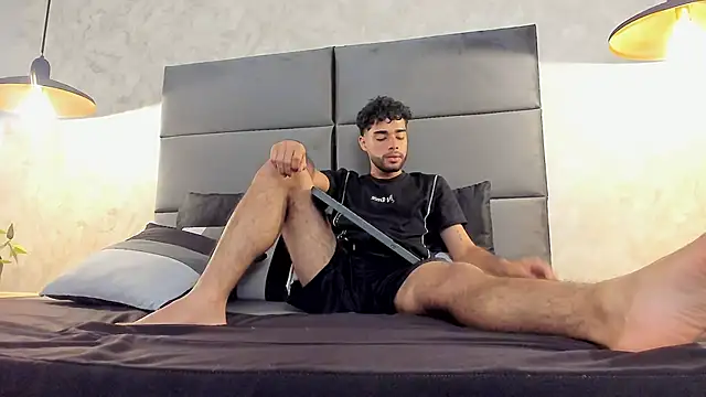 Snapshot of RaphaelDufort chatting on 09.08.25 RaphaelDufort online show from 09.08.25