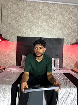 Snapshot of RaphaelDufort chatting on 09.16.25 RaphaelDufort online show from 09.16.25