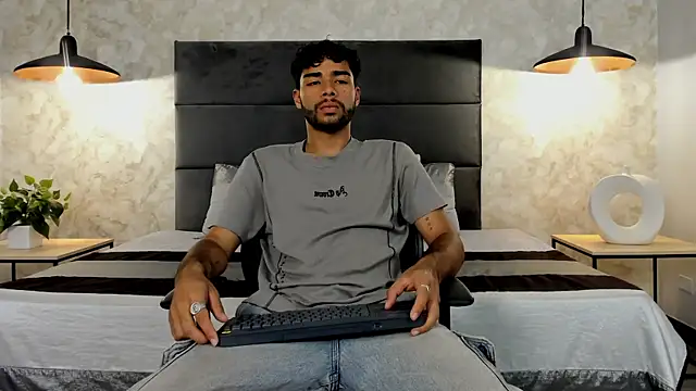 Snapshot of RaphaelDufort chatting on 09.23.25 RaphaelDufort online show from 09.23.25