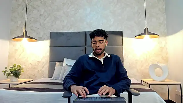 Snapshot of RaphaelDufort chatting on 09.26.25 RaphaelDufort online show from 09.26.25