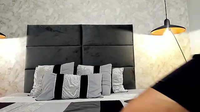 Snapshot of RaphaelDufort chatting on 10.17.25 RaphaelDufort online show from 10.17.25