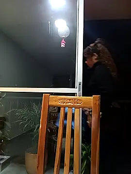 Snapshot of Vikyvoyeur chatting on 10.25.25 Vikyvoyeur online show from 10.25.25