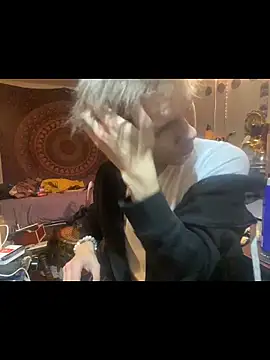 Snapshot of XanderOzzz chatting on 11.24.25 XanderOzzz online show from 11.24.25