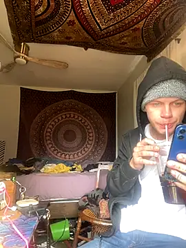 Snapshot of XanderOzzz chatting on 11.24.25 XanderOzzz online show from 11.24.25