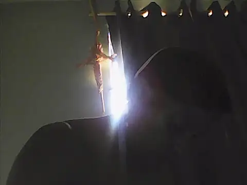 Snapshot of XaviGomez-87 chatting on 09.24.25 XaviGomez-87 online show from 09.24.25