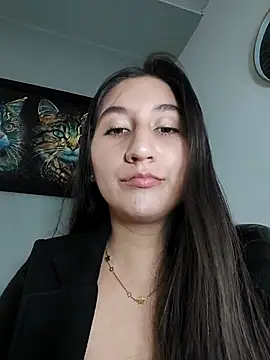 Snapshot of LunaBaby- chatting on 10.13.25 LunaBaby- online show from 10.13.25