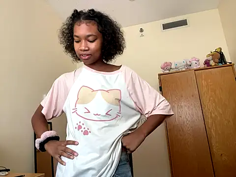 Snapshot of luvrgrllani chatting on 09.10.25 luvrgrllani online show from 09.10.25