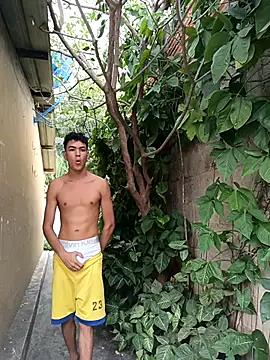 Snapshot of Wolf_BIG4 chatting on 12.04.25 Wolf BIG4 online show from 12.04.25