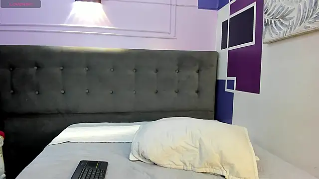 tiiny emilly online show from 10.10.25