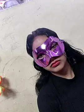 Snapshot of Hot_Alia04 chatting on 10.28.25 Hot Alia04 online show from 10.28.25