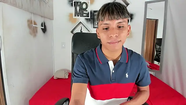Snapshot of tyler_twink_boy chatting on 10.12.25 tyler twink boy online show from 10.12.25