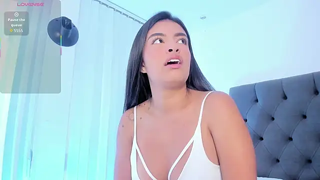 Snapshot of VictoriaParkeer chatting on 11.24.25 VictoriaParkeer online show from 11.24.25