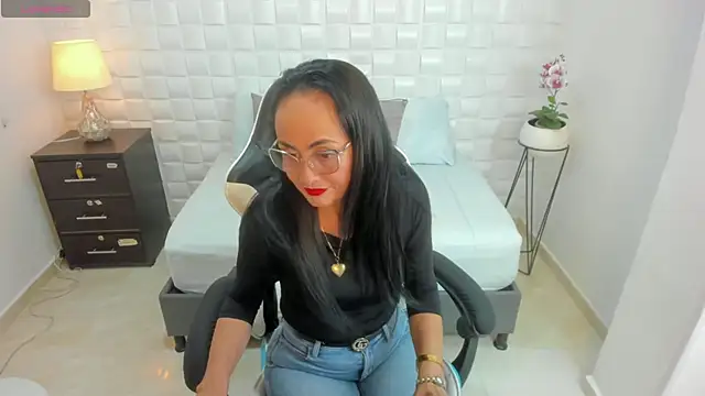 yulitza1025 online show from 11.26.25