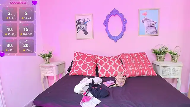 Snapshot of Nahomi_Rivera chatting on 09.25.25 Nahomi Rivera online show from 09.25.25