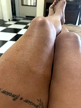 Snapshot of ju_muniz01 chatting on 11.16.25 ju muniz01 online show from 11.16.25