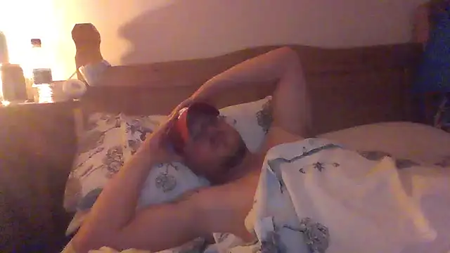 Snapshot of DadbodG chatting on 10.28.25 DadbodG online show from 10.28.25