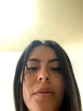 Snapshot of SaraMartinez_1 chatting on 10.12.25 SaraMartinez 1 online show from 10.12.25