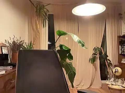 Snapshot of serafin_pekele chatting on 11.12.25 serafin pekele online show from 11.12.25